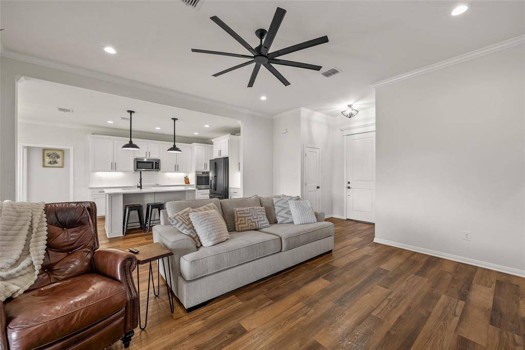 395 Cavitt Court, Robinson, TX 76706
