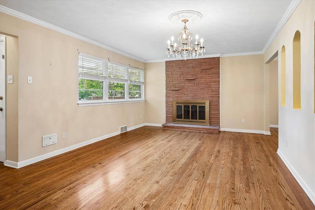 1631 Macmanus Drive, Dallas, TX 75228
