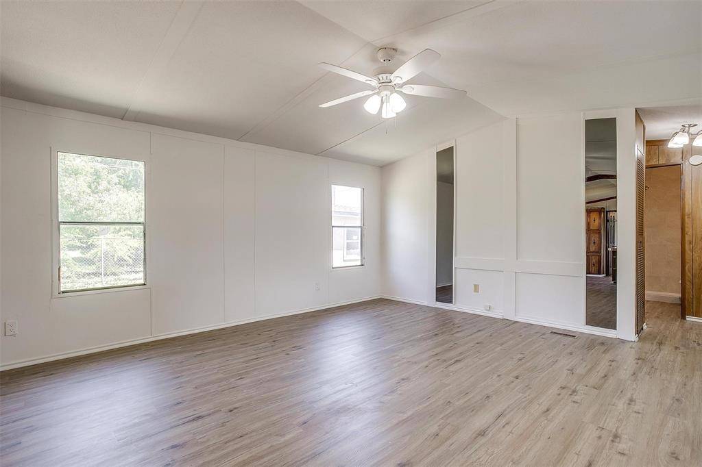 3216 Redwood Drive, Granbury, TX 76048