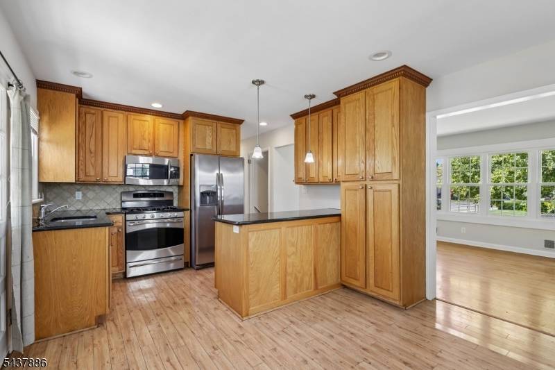 251 Main St, East Rutherford Boro, NJ 07073
