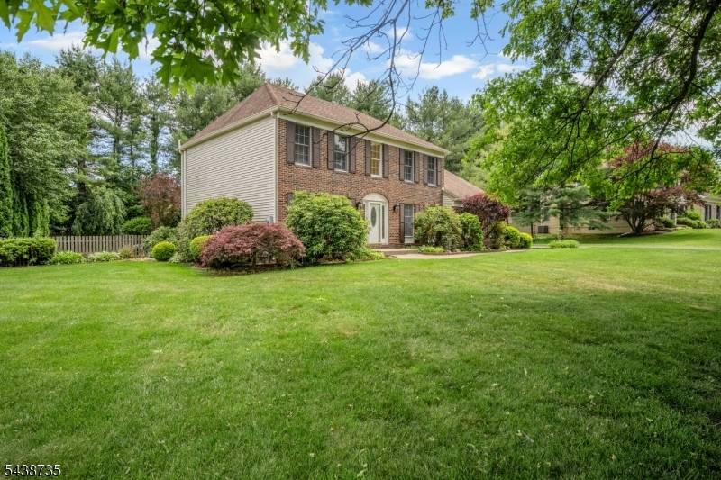 8 Glen Eagles Rd, Washington Twp., NJ 07882