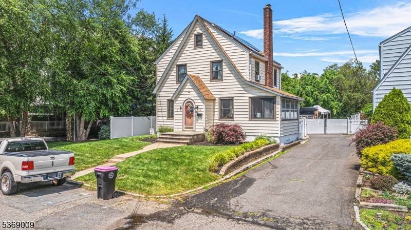 40 1St St, Fanwood Boro, NJ 07023