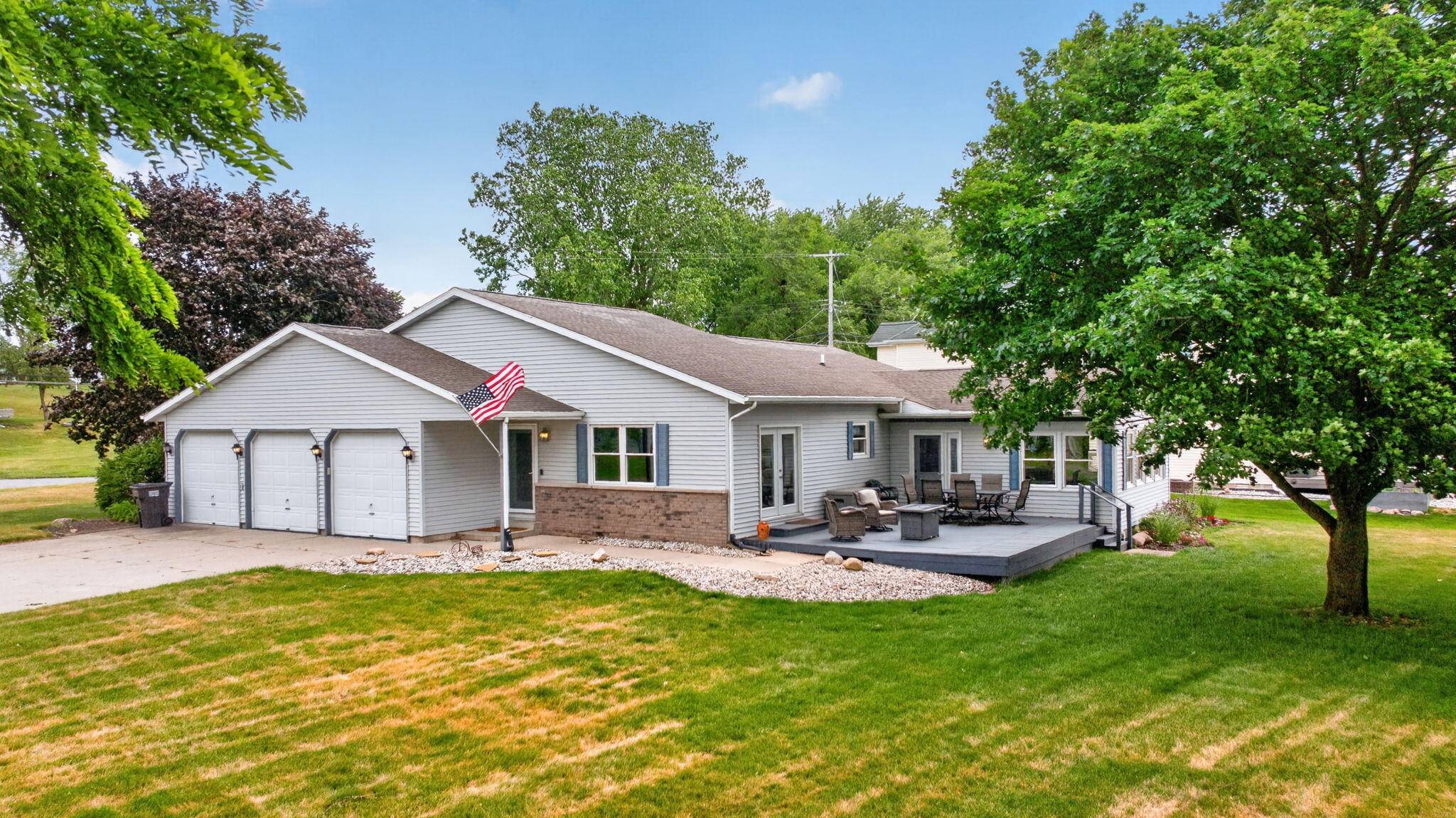 103 Paula DR, Columbia Twp, MI 49230