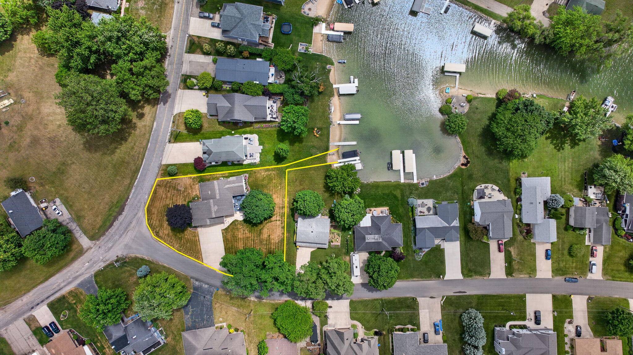 103 Paula DR, Columbia Twp, MI 49230