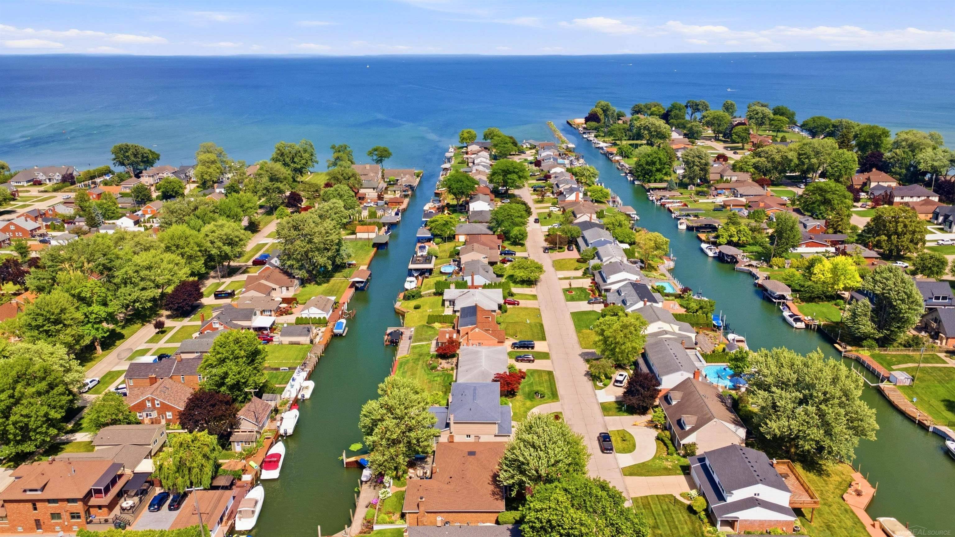 22461 LaVon ST, St Clair Shores, MI 48081