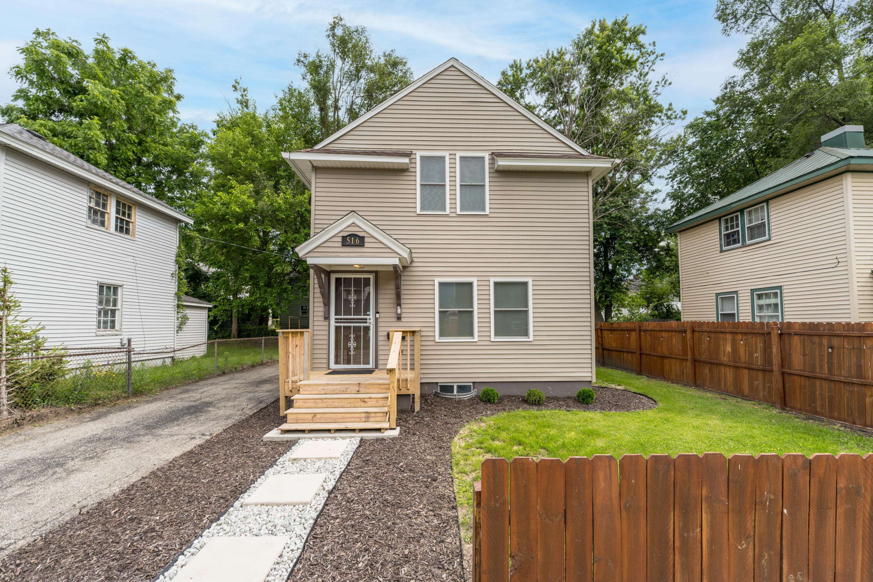 516 Lay BLVD, Kalamazoo City, MI 49001