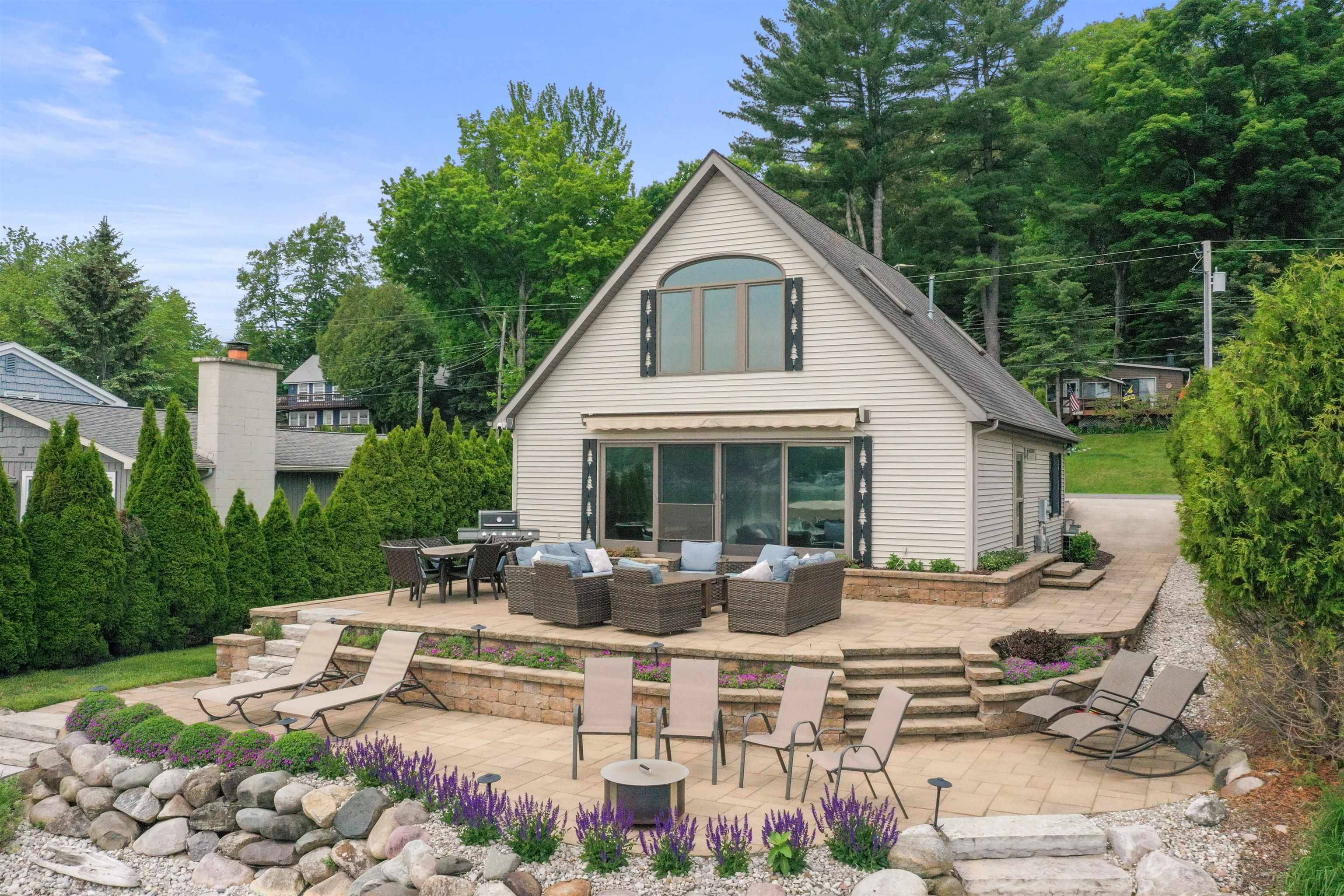 12511 SW Torch Lake DR, Milton Twp, MI 49676