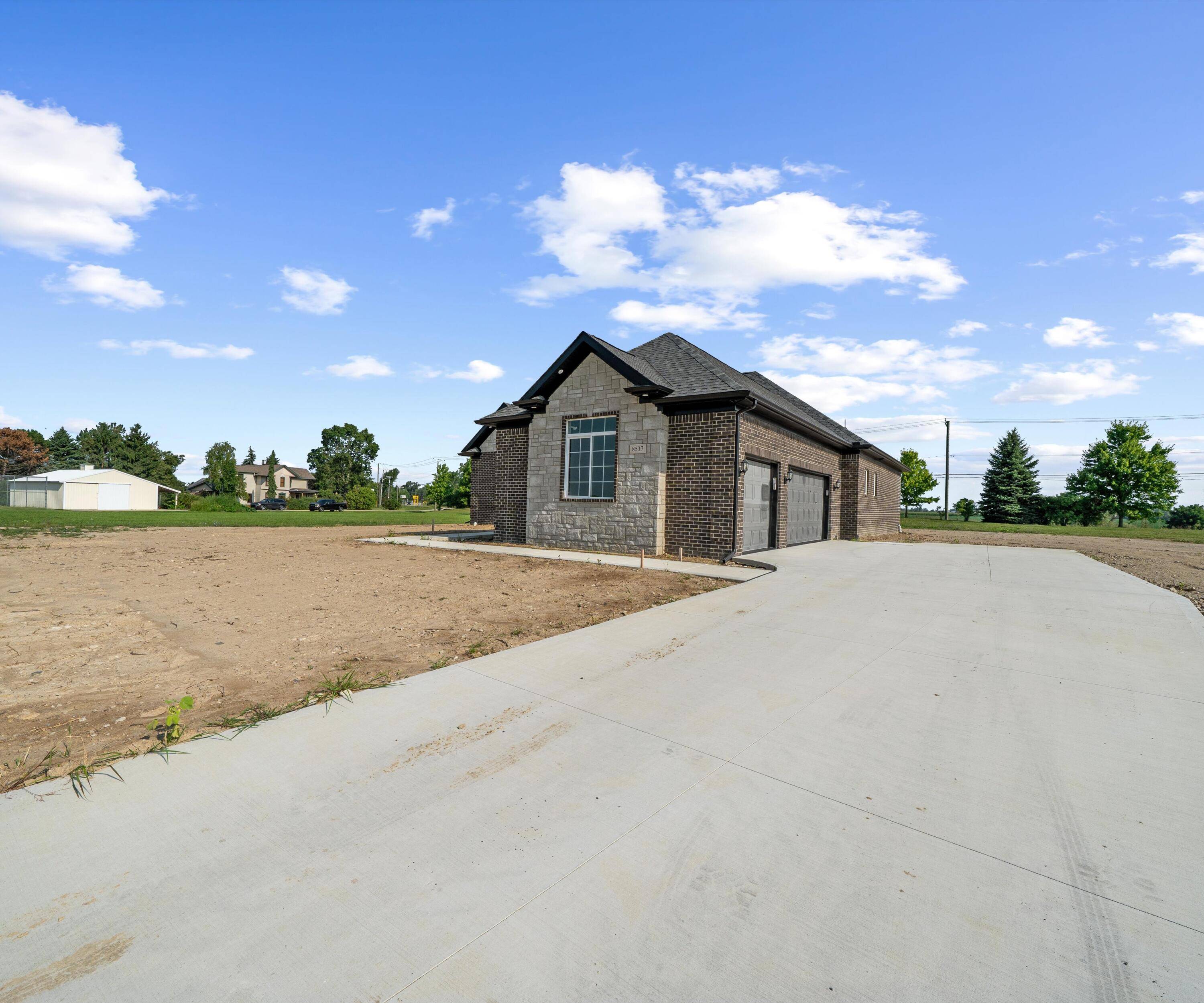 8561 Cobblestone DR, Berlin Twp, MI 48166