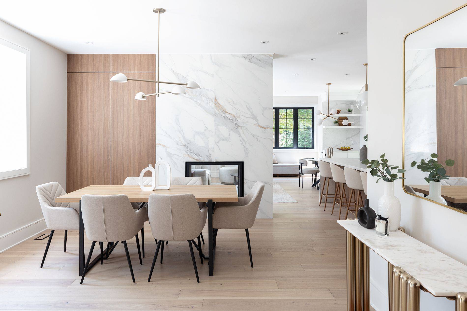 52 Roxborough DR, Toronto C09, ON M4W 1X1