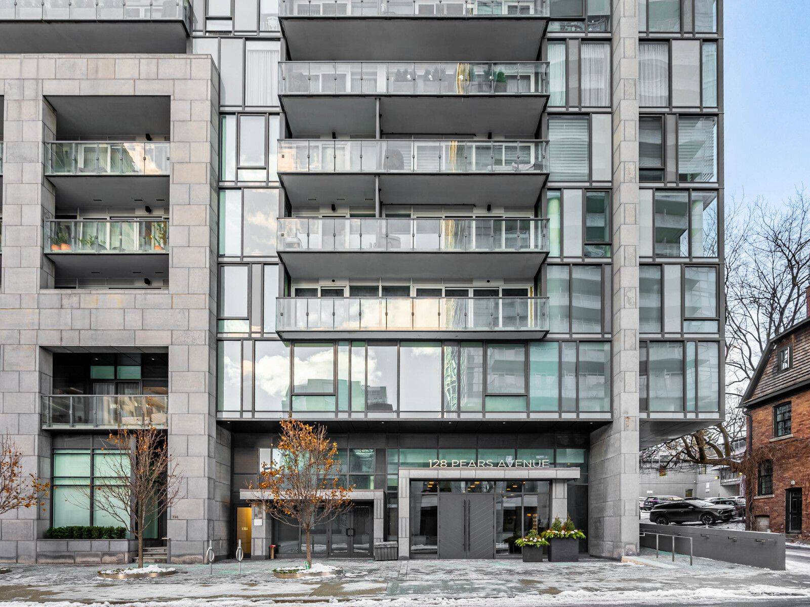 128 Pears AVE, Toronto C02, ON M5R 1T2