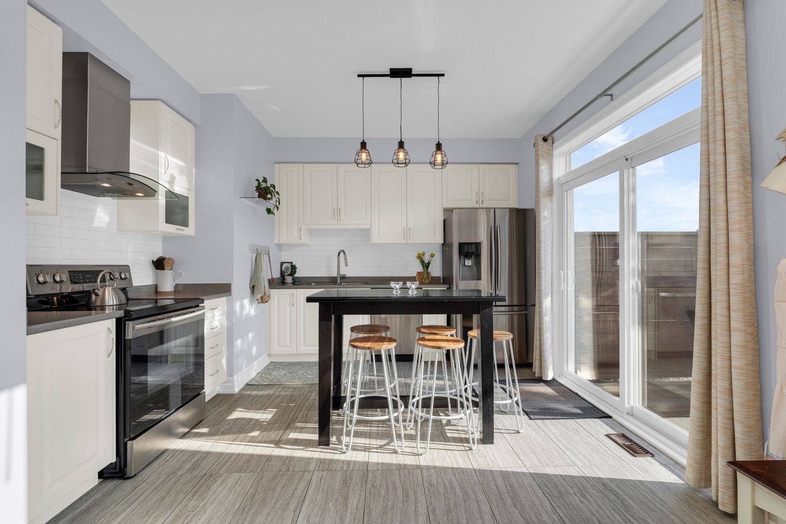 164 Wagner CRES, Essa, ON L3W 0R7