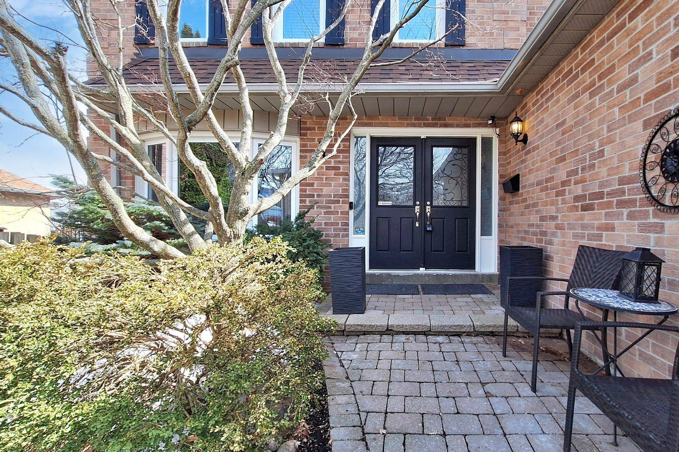 15 Beatty CRES, Aurora, ON L4G 5V2
