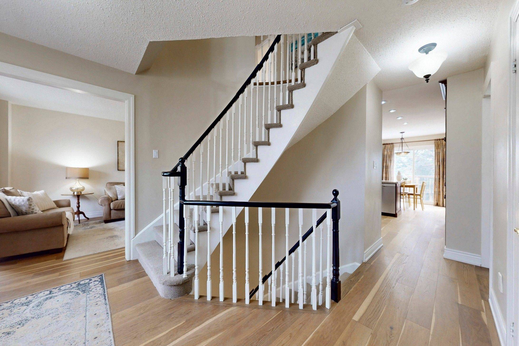 15 Beatty CRES, Aurora, ON L4G 5V2