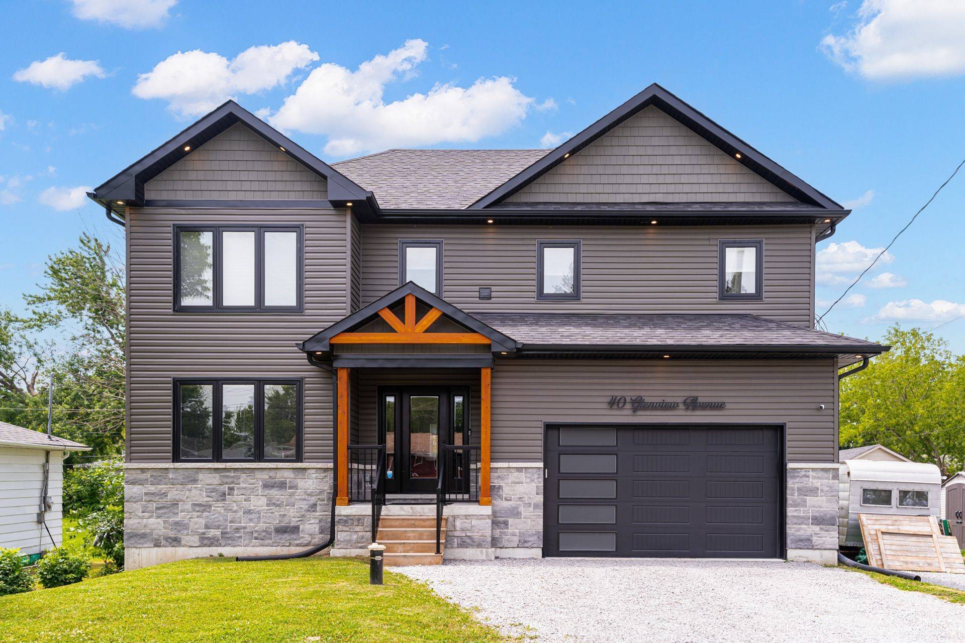 40 Glenview AVE, Georgina, ON L0E 1N0