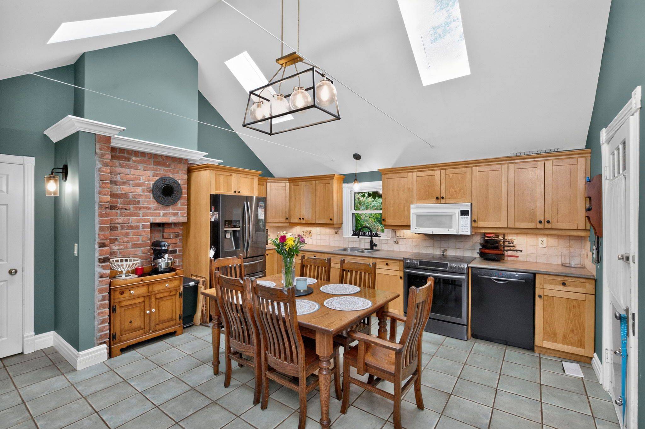 3744 Flos 4 RD W, Springwater, ON L0M 1S0