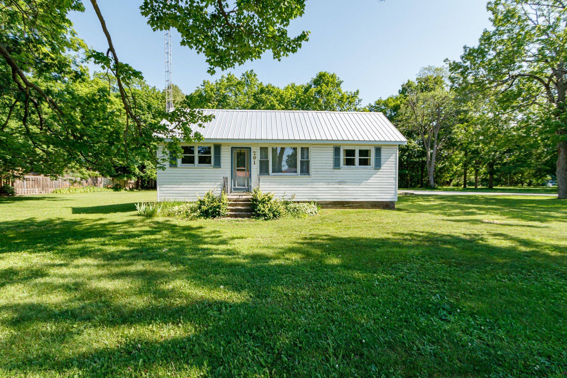 201 Sunnidale ST, Clearview, ON L0M 1S0
