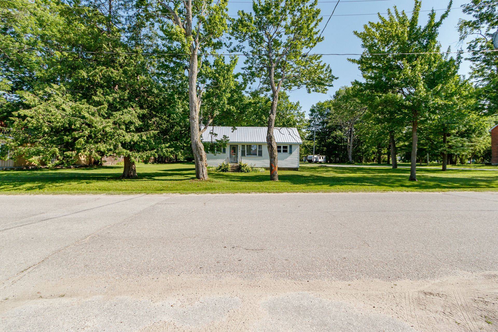 201 Sunnidale ST, Clearview, ON L0M 1S0