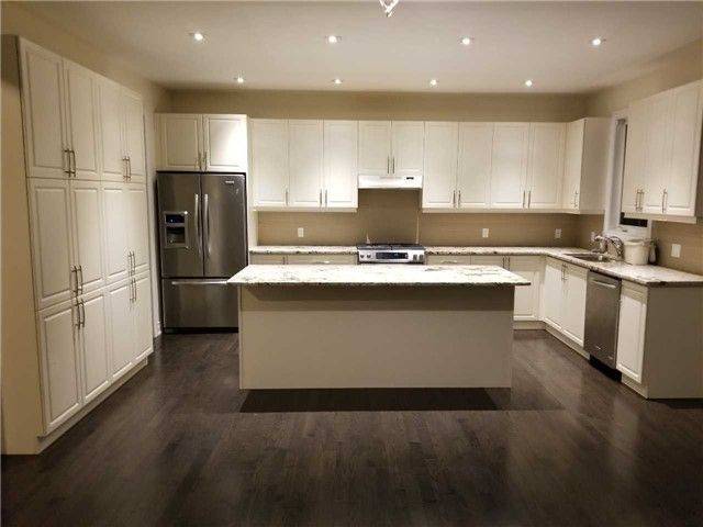 10 Villanova RD, Brampton, ON L6Y 2Z4