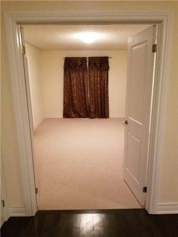 10 Villanova RD, Brampton, ON L6Y 2Z4