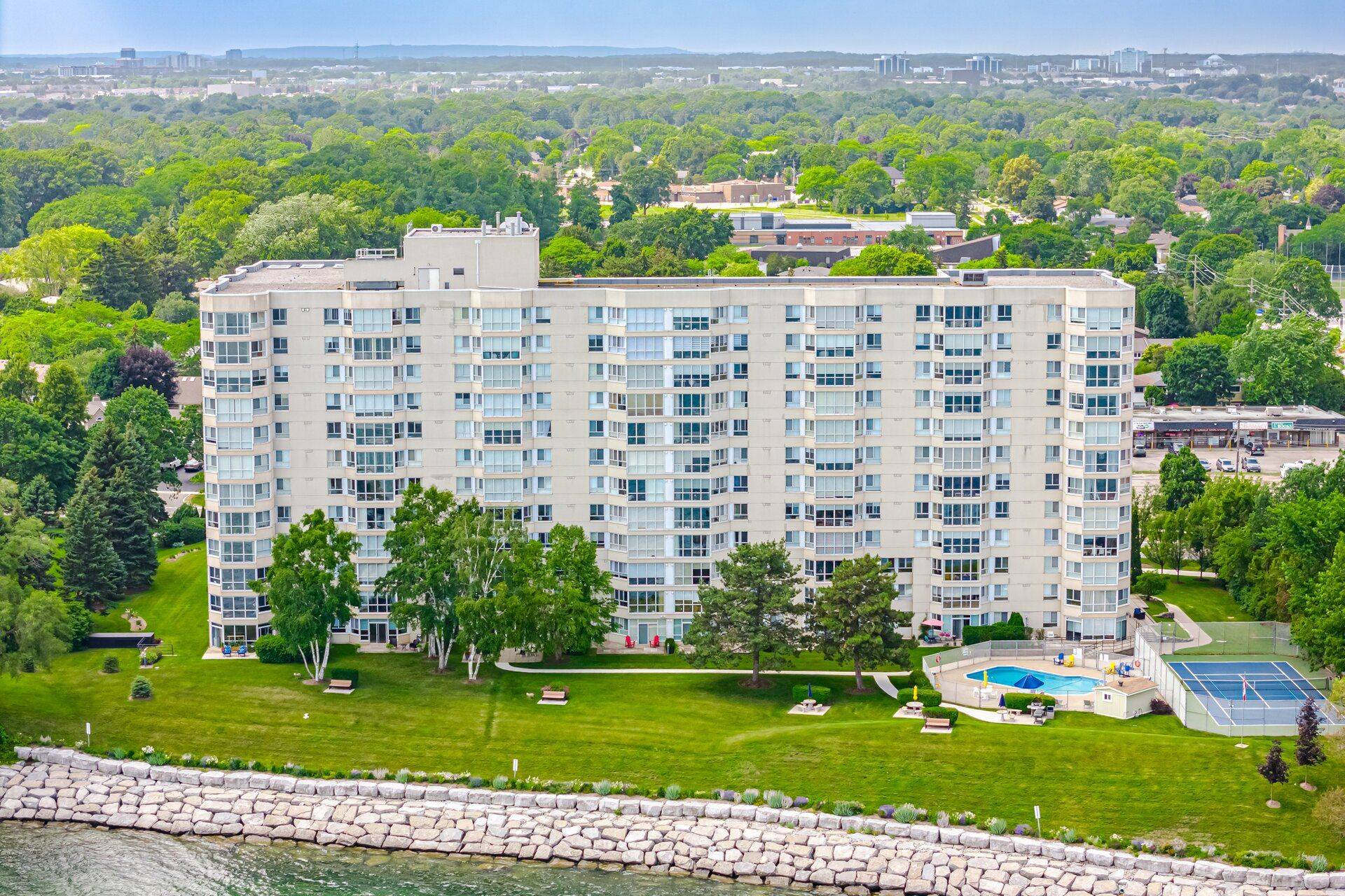 5280 Lakeshore RD #1104, Burlington, ON L7L 5R1