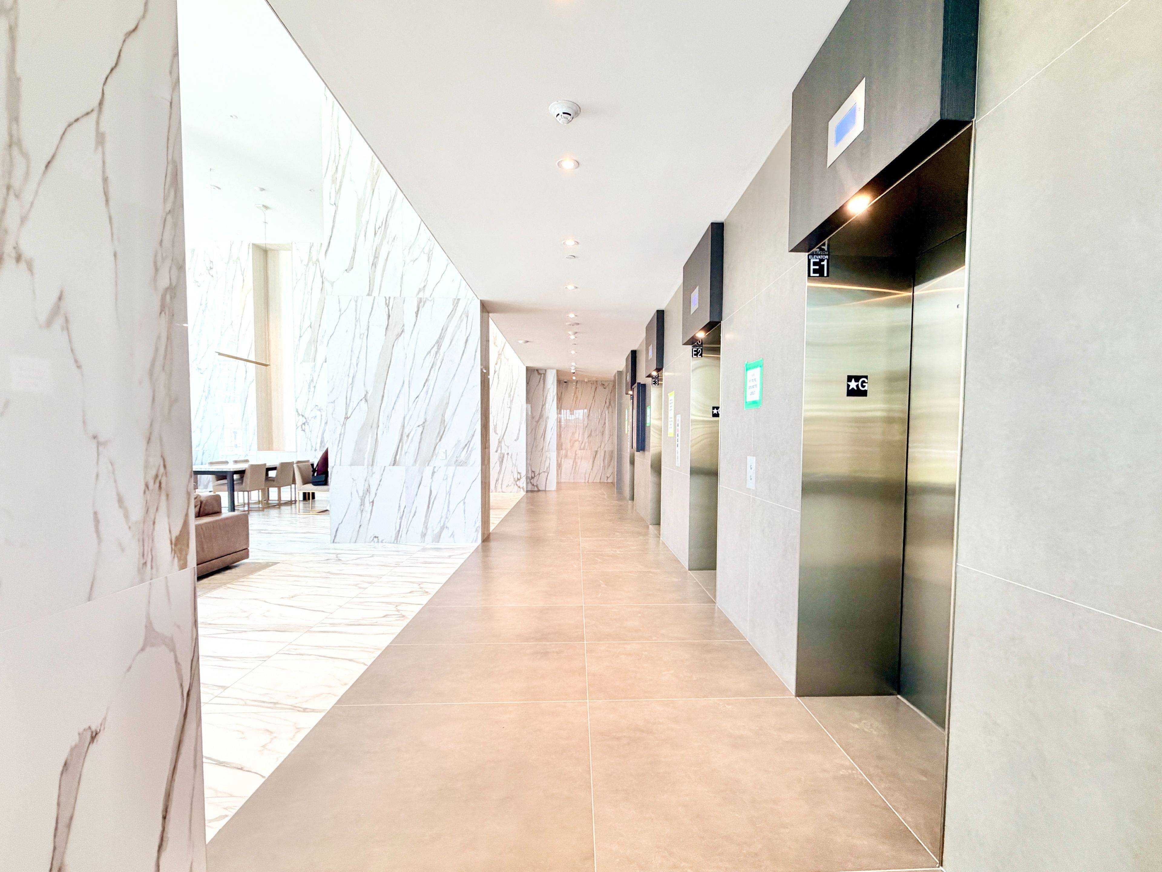 448 Burnhamthorpe RD #6511, Mississauga, ON L5B 0R4