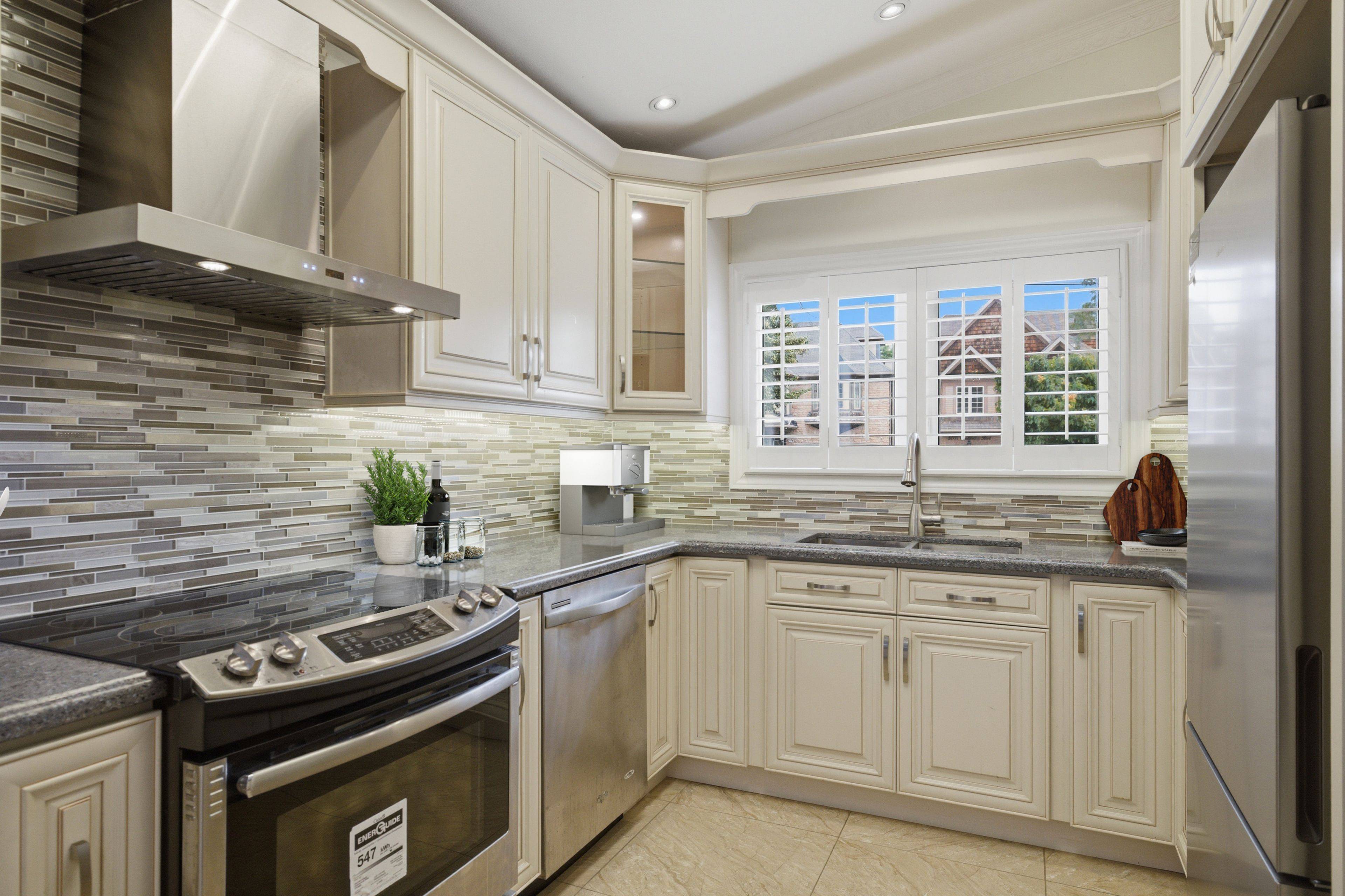 3084 Constitution BLVD, Mississauga, ON L4Y 2Z2