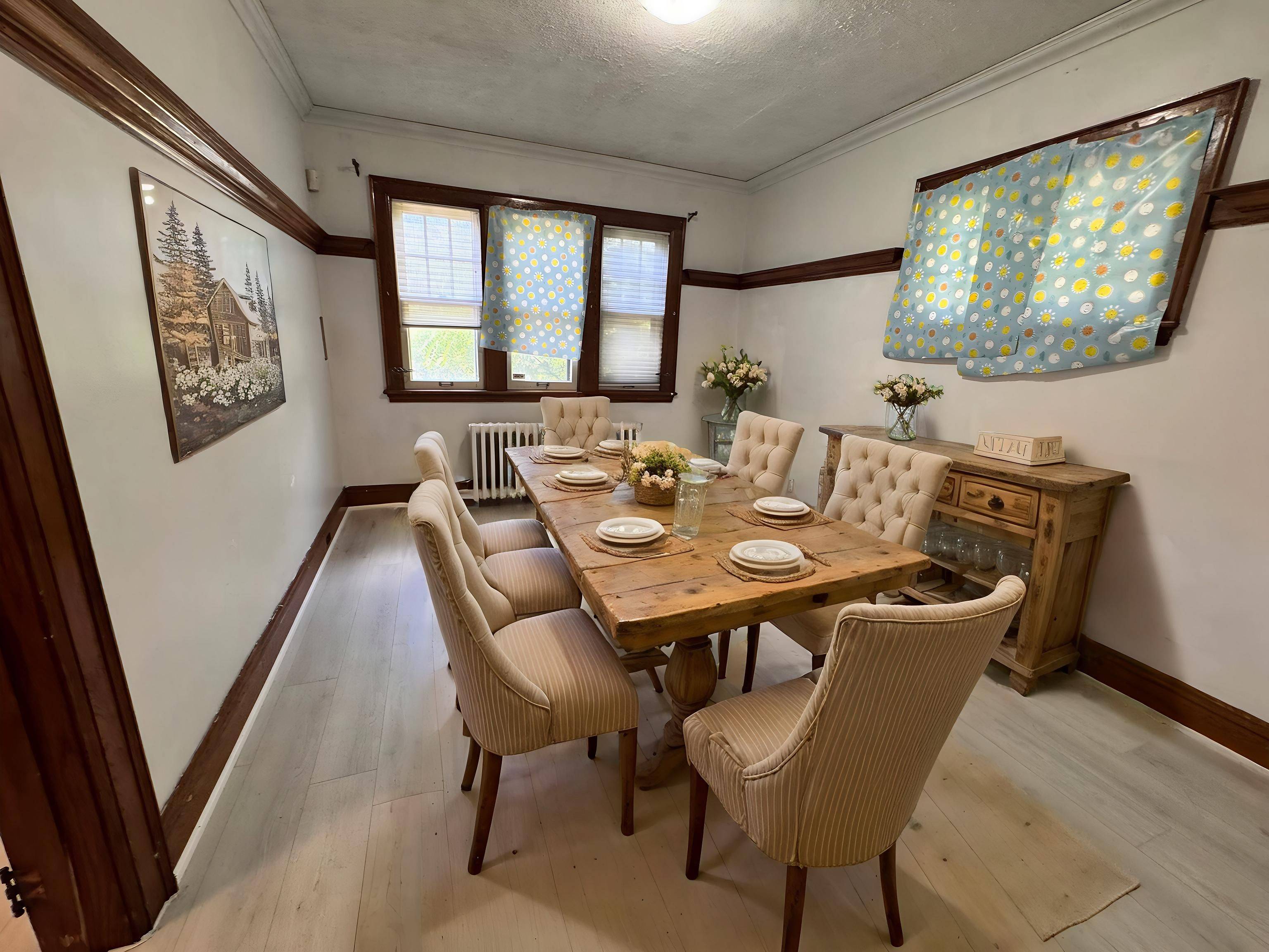 62 Plains RD E, Burlington, ON L7T 2B9