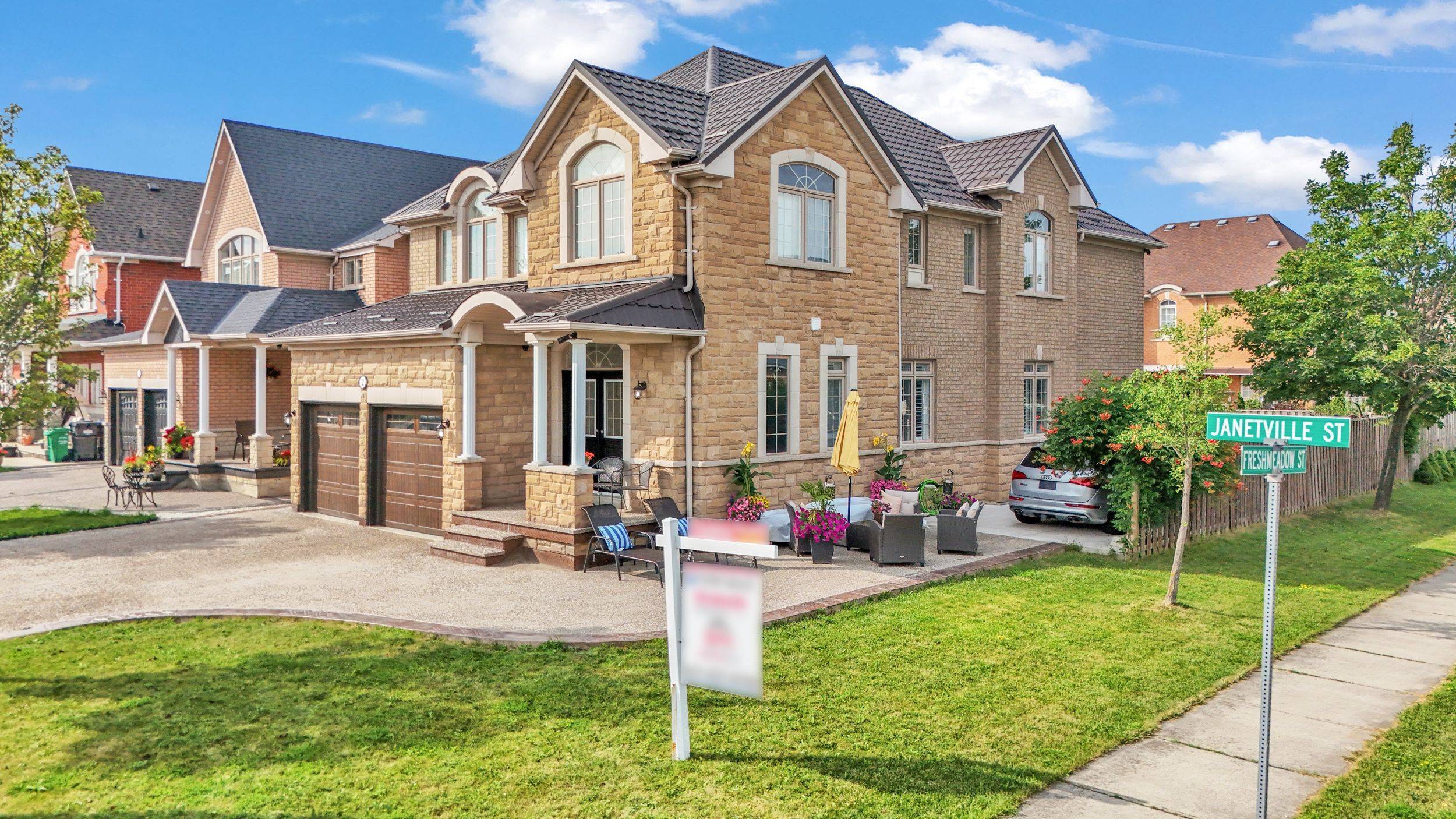 2 Janetville ST, Brampton, ON L6P 2A3