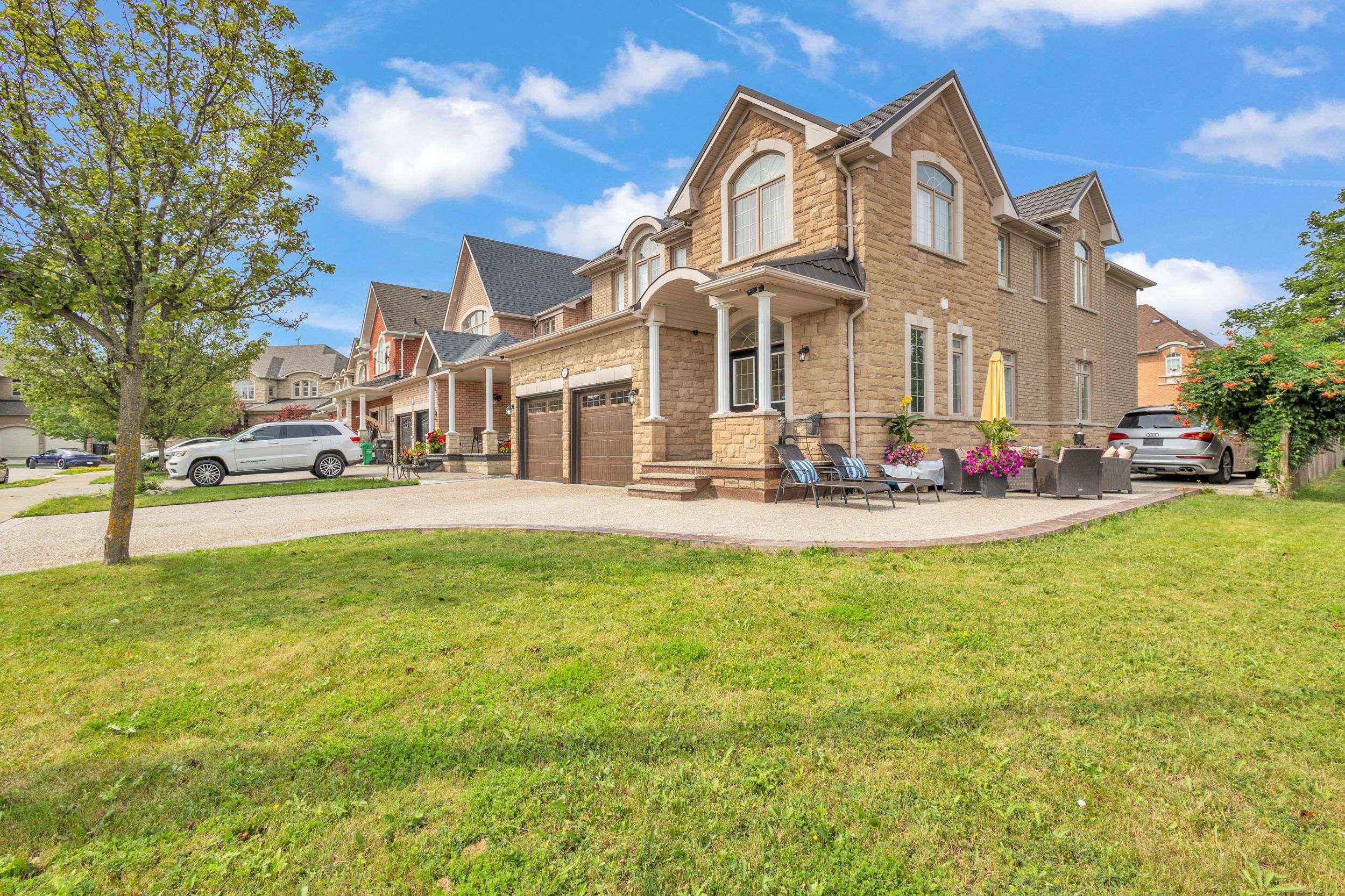 2 Janetville ST, Brampton, ON L6P 2A3