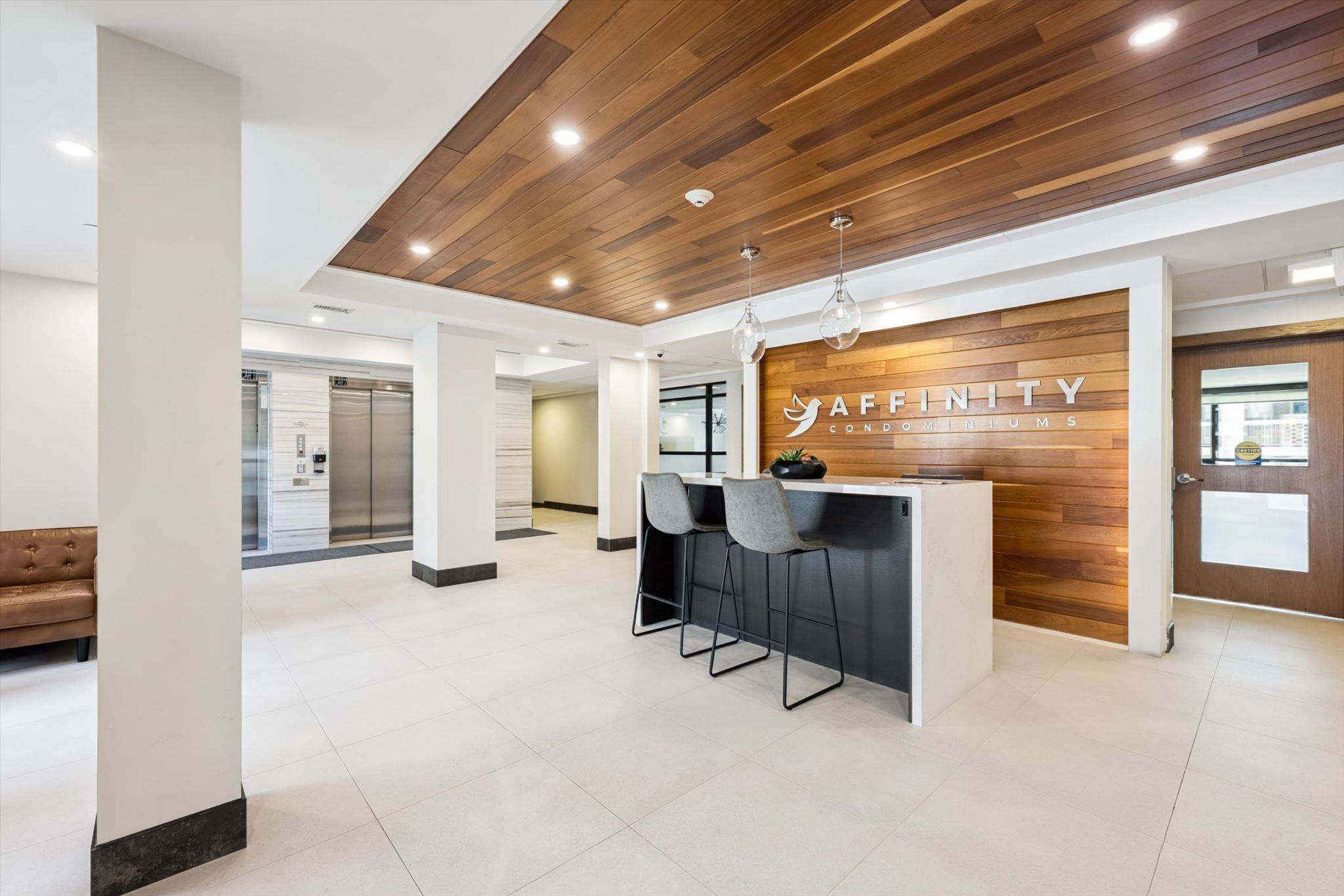 340 plains RD E, Burlington, ON L7T 0C2