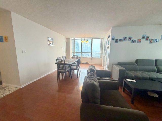 3605 Kariya DR #Ph10, Mississauga, ON L5B 3J4