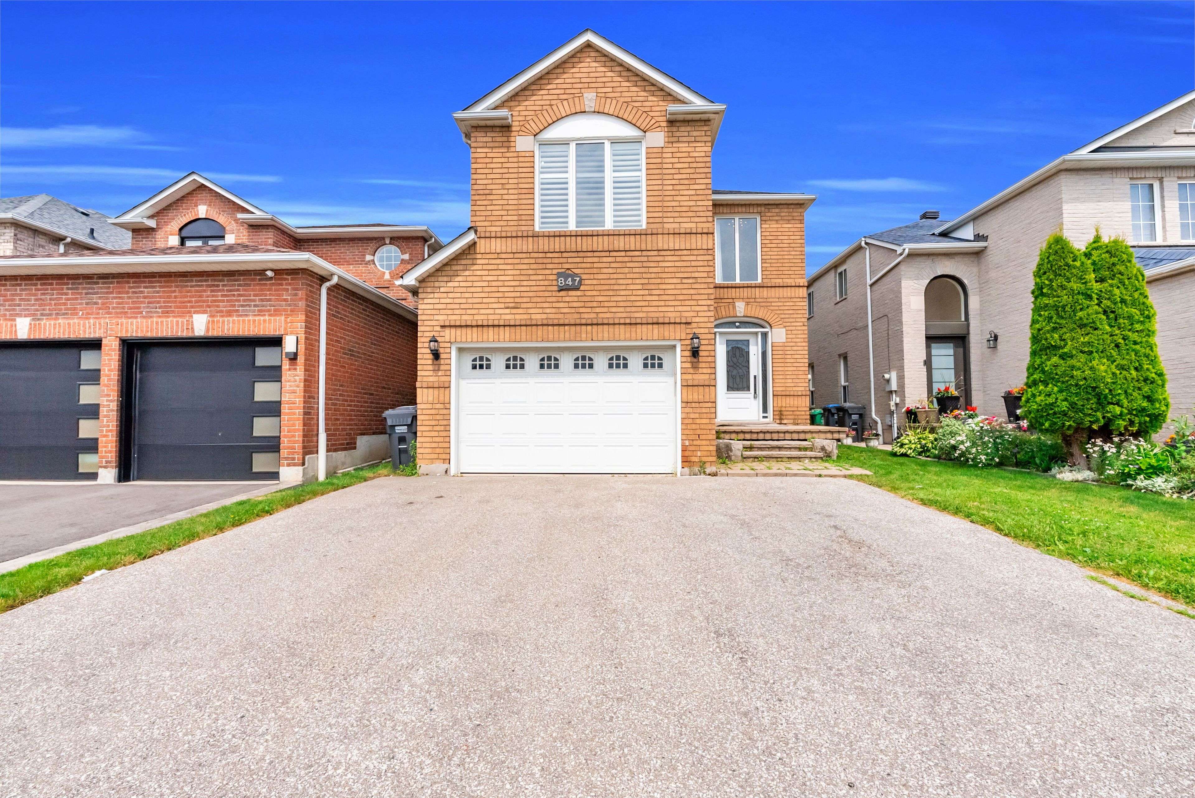 847 Stonebridge AVE, Mississauga, ON L5V 2L1