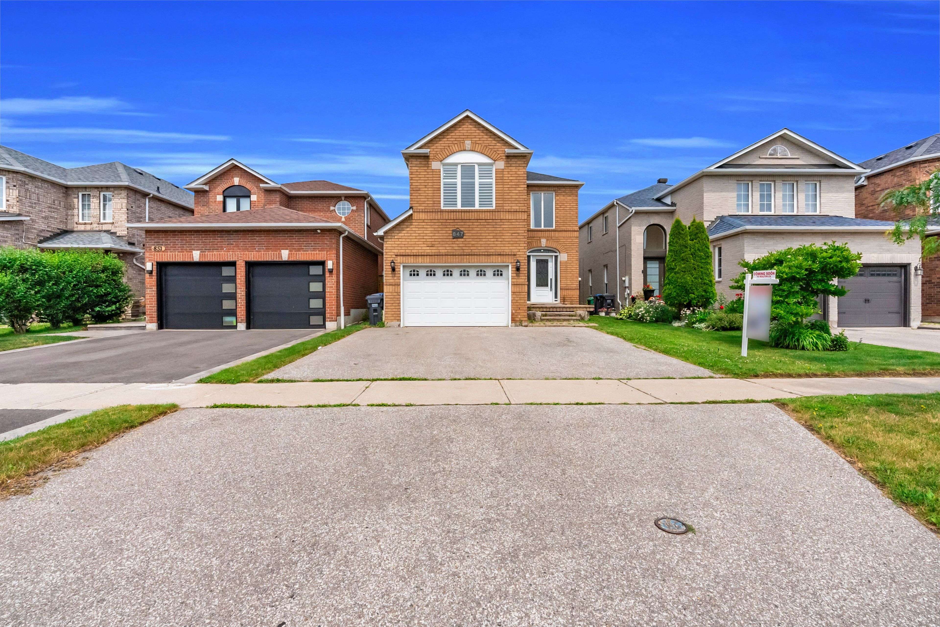 847 Stonebridge AVE, Mississauga, ON L5V 2L1