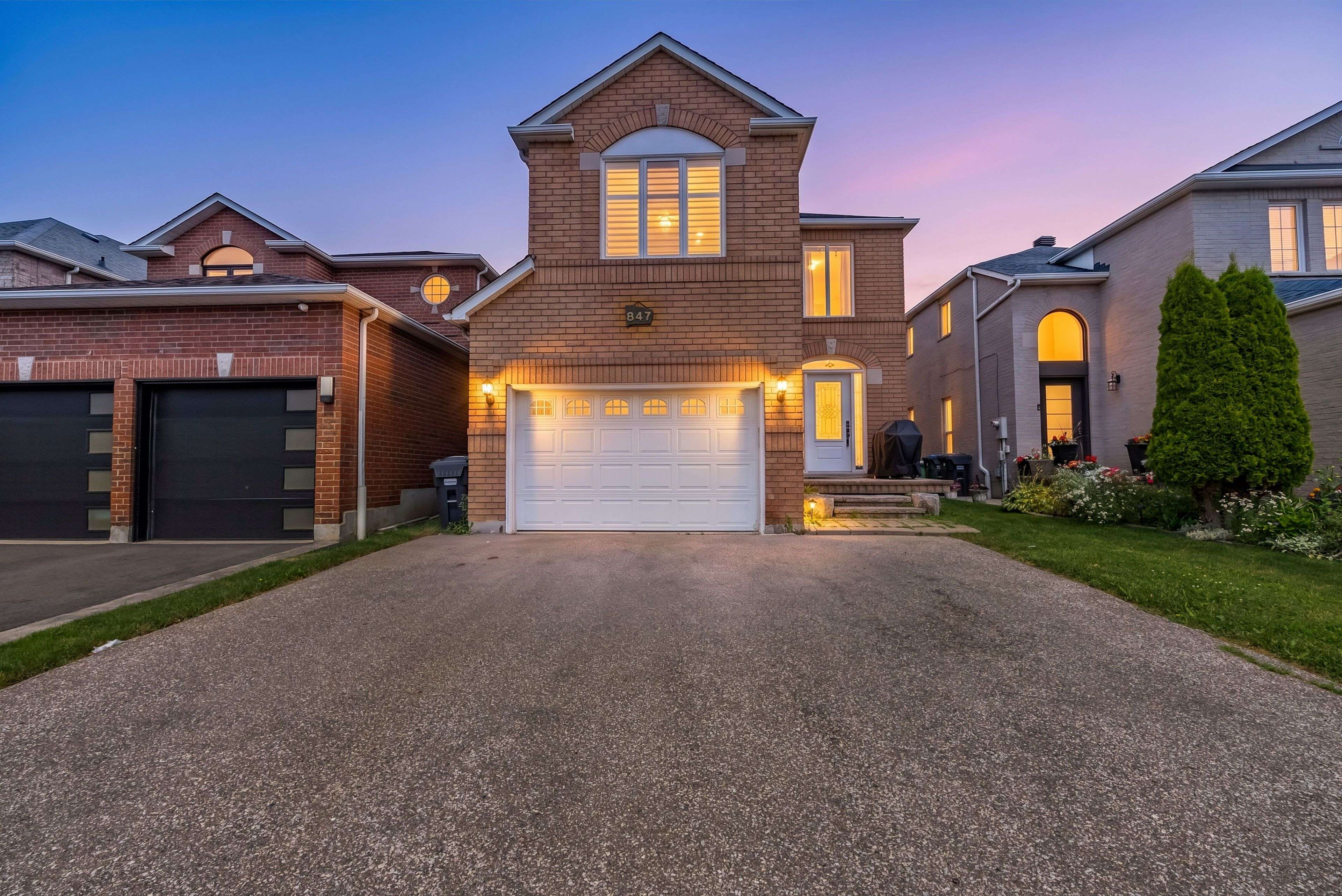 847 Stonebridge AVE, Mississauga, ON L5V 2L1