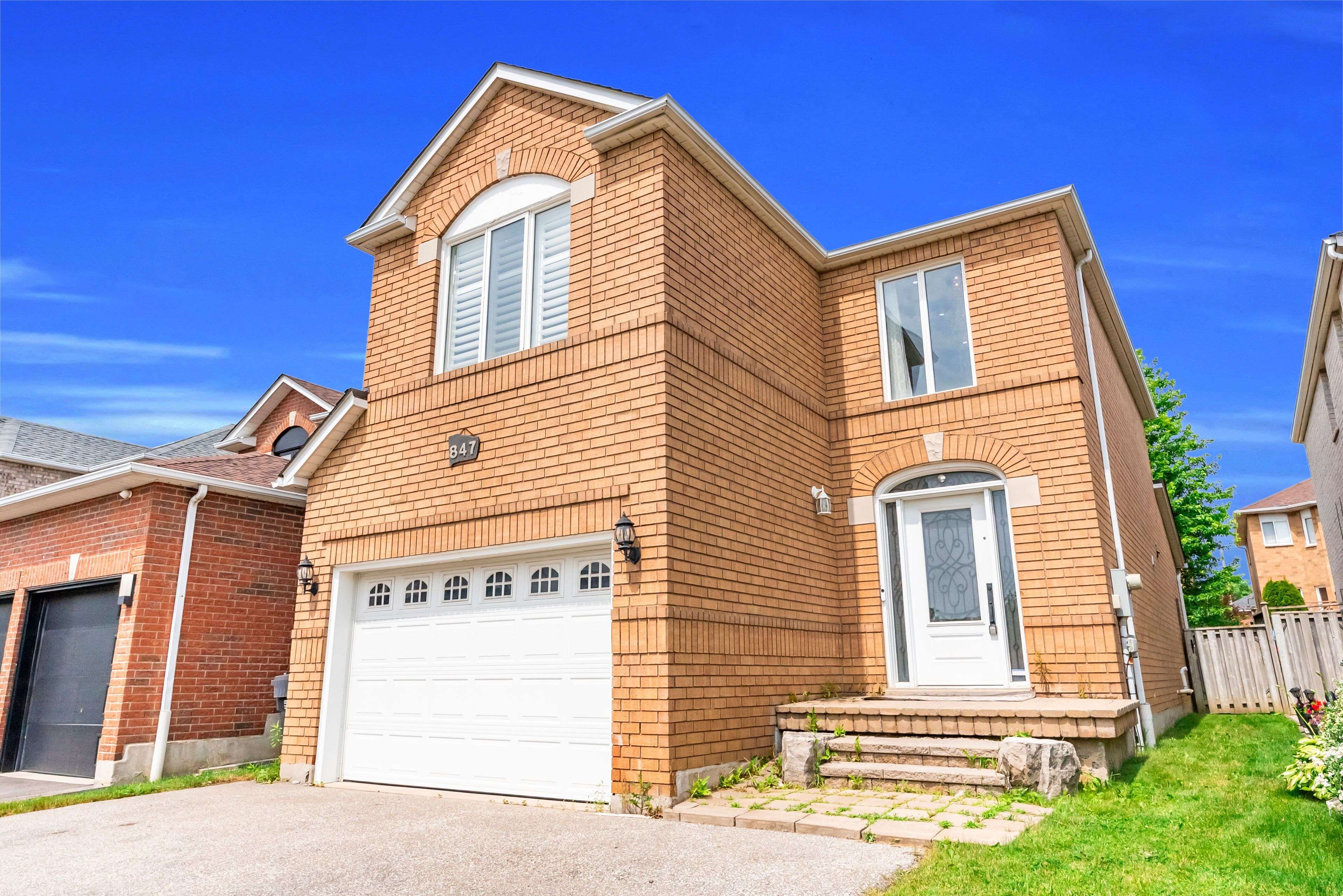 847 Stonebridge AVE, Mississauga, ON L5V 2L1
