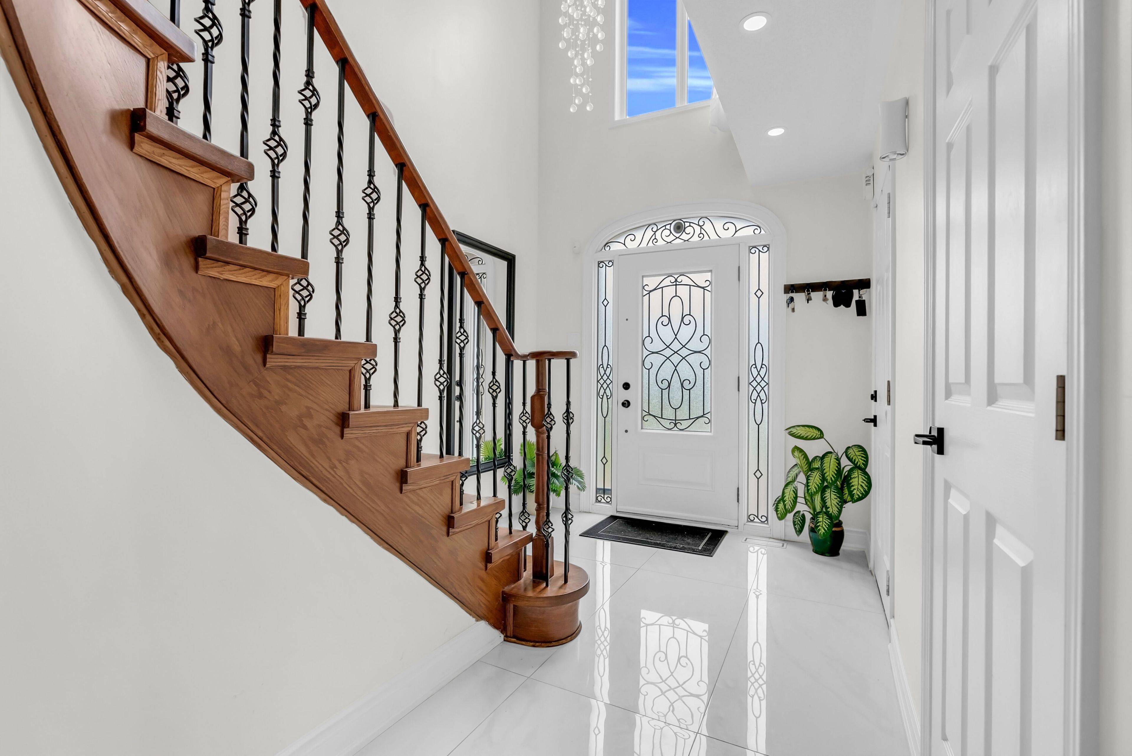 847 Stonebridge AVE, Mississauga, ON L5V 2L1