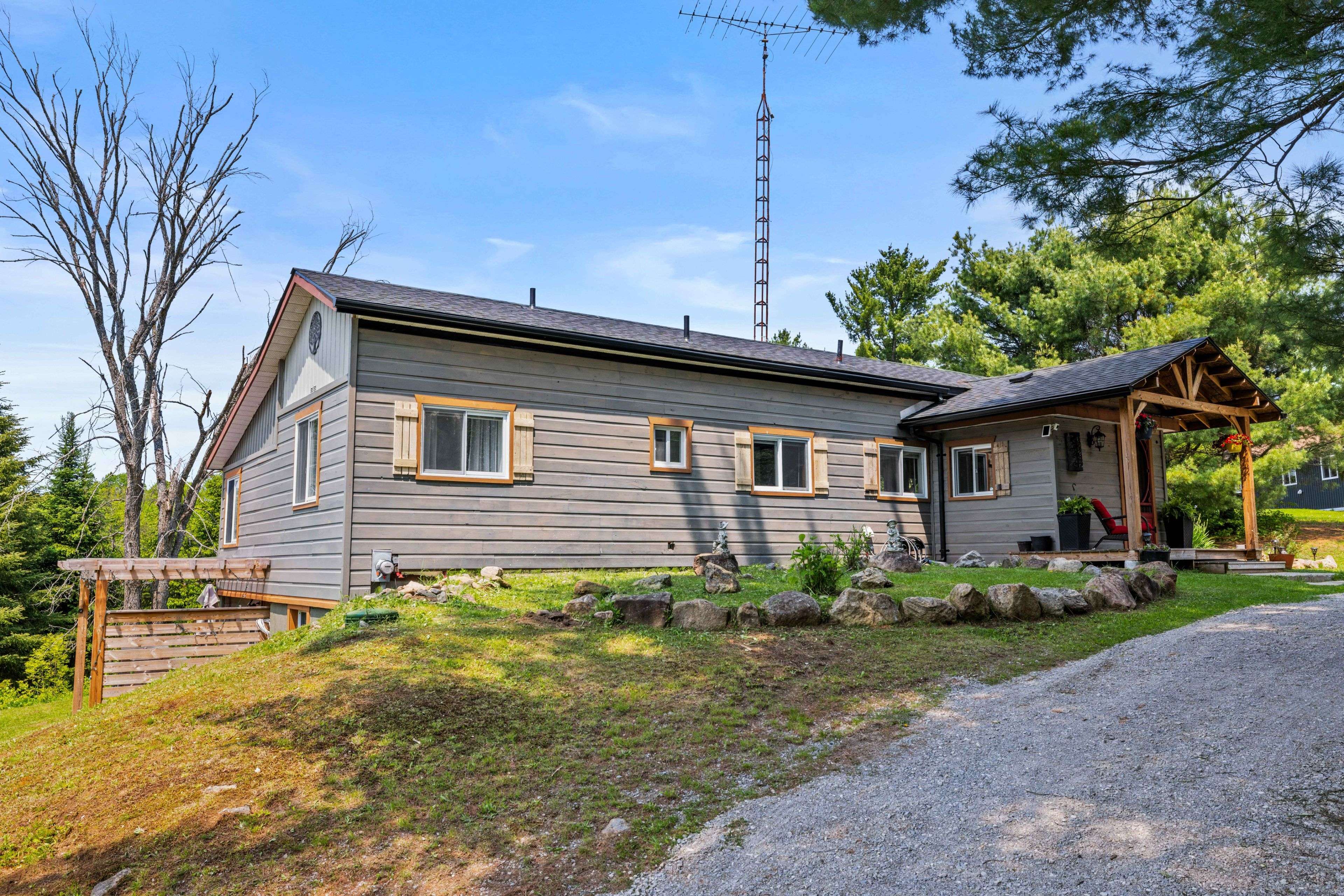 1009 Summerville RD, Highlands East, ON K0M 1R0