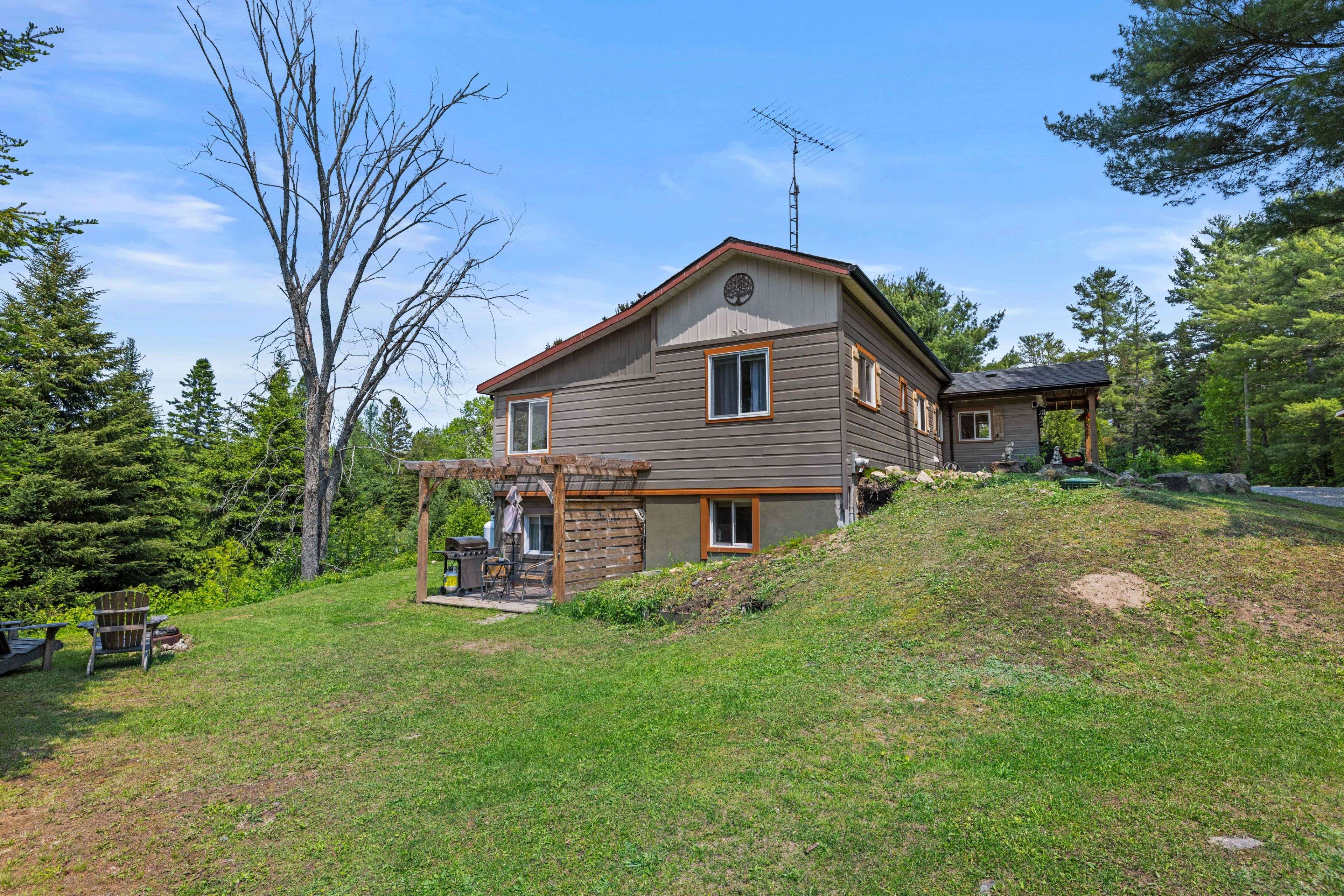 1009 Summerville RD, Highlands East, ON K0M 1R0