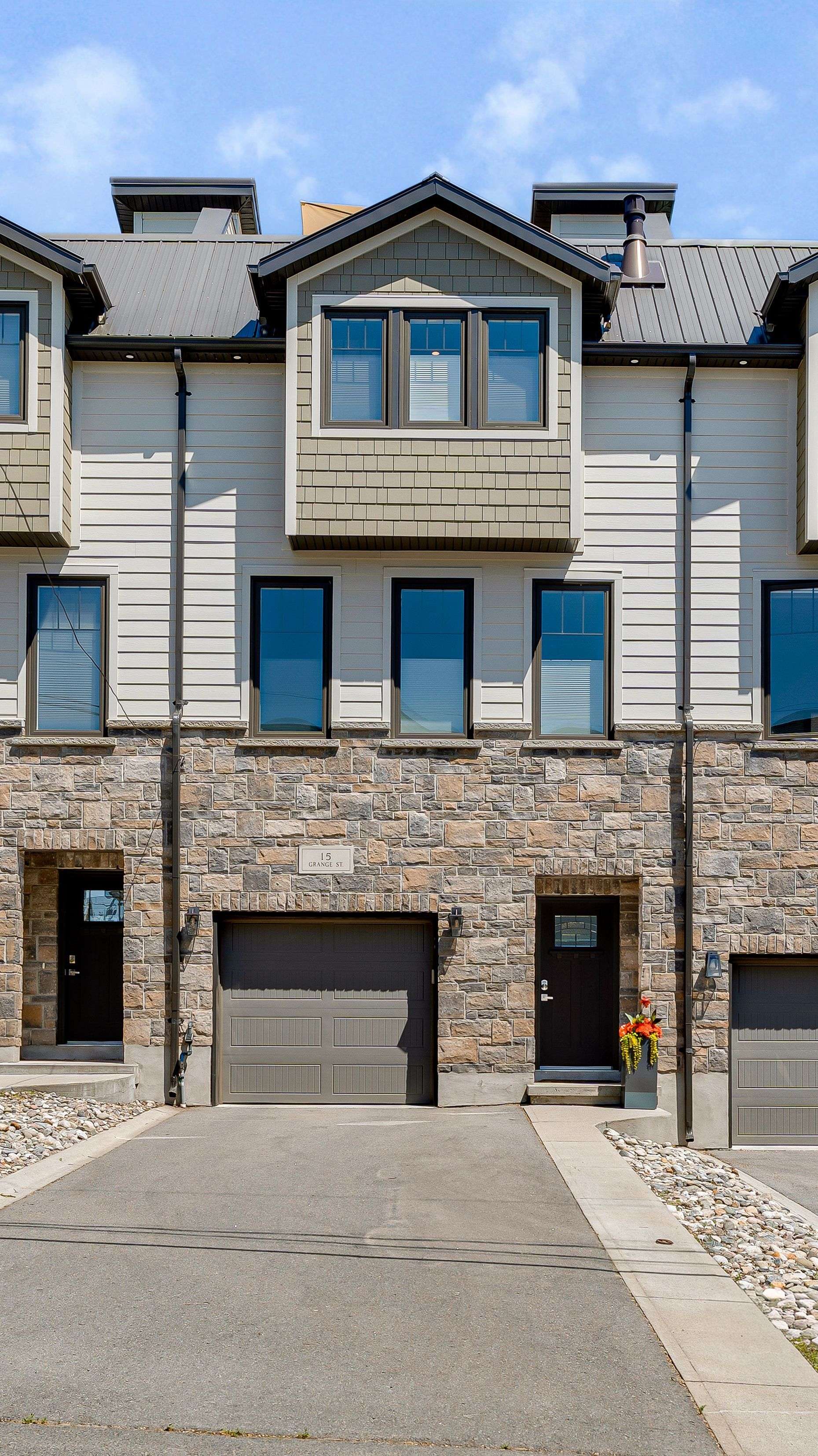 15 Grange ST, Kingston, ON K7M 2J5