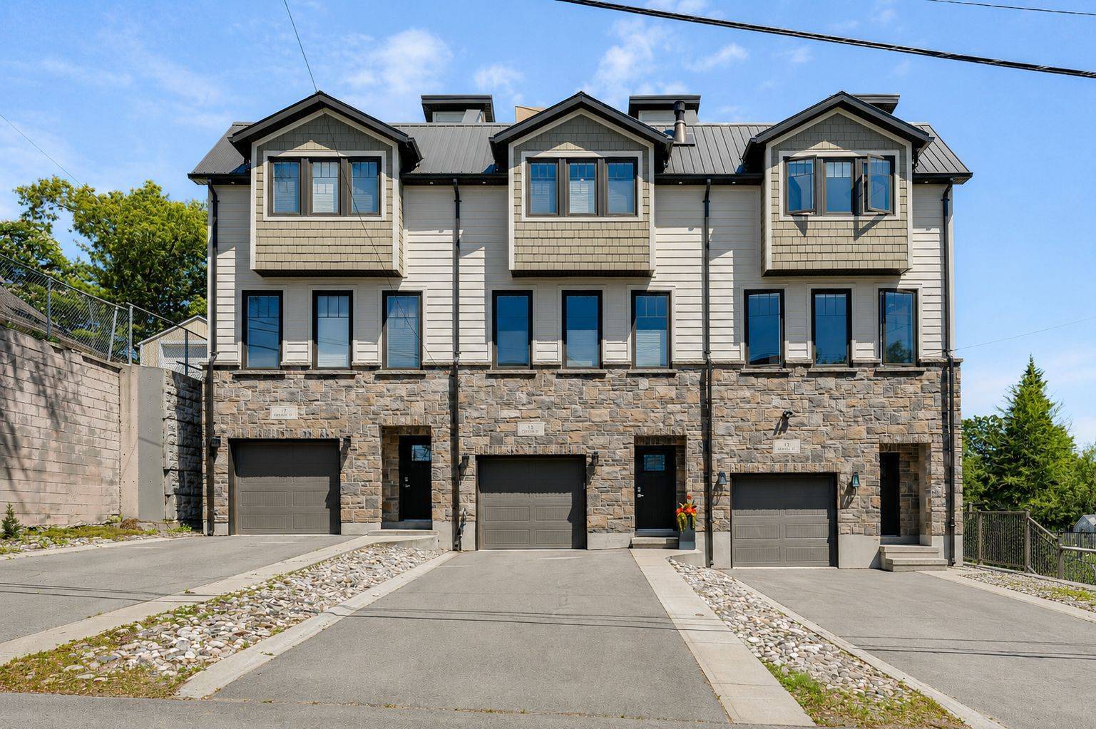 15 Grange ST, Kingston, ON K7M 2J5