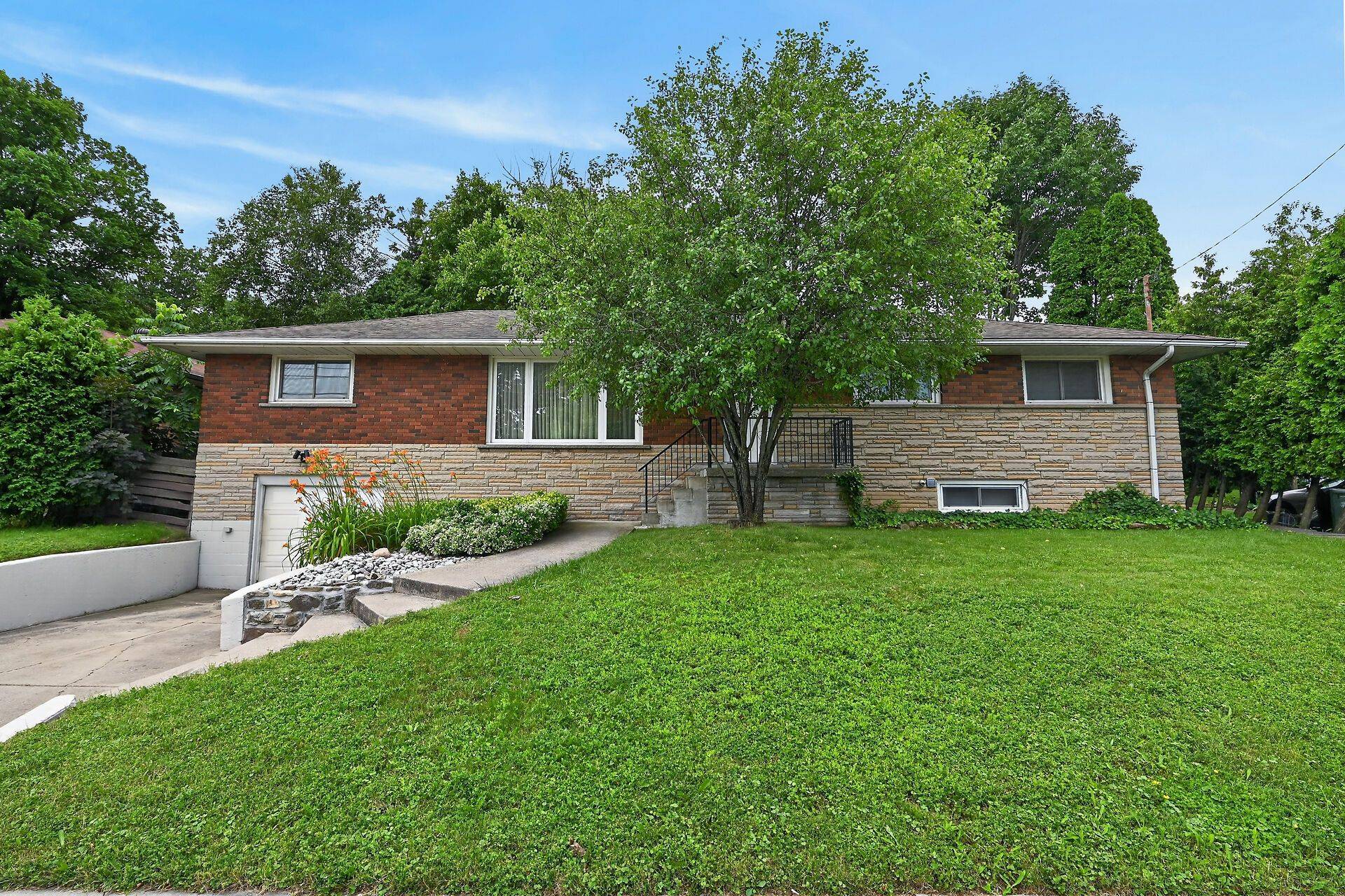 27 Ainslie AVE, Hamilton, ON L8S 2J5