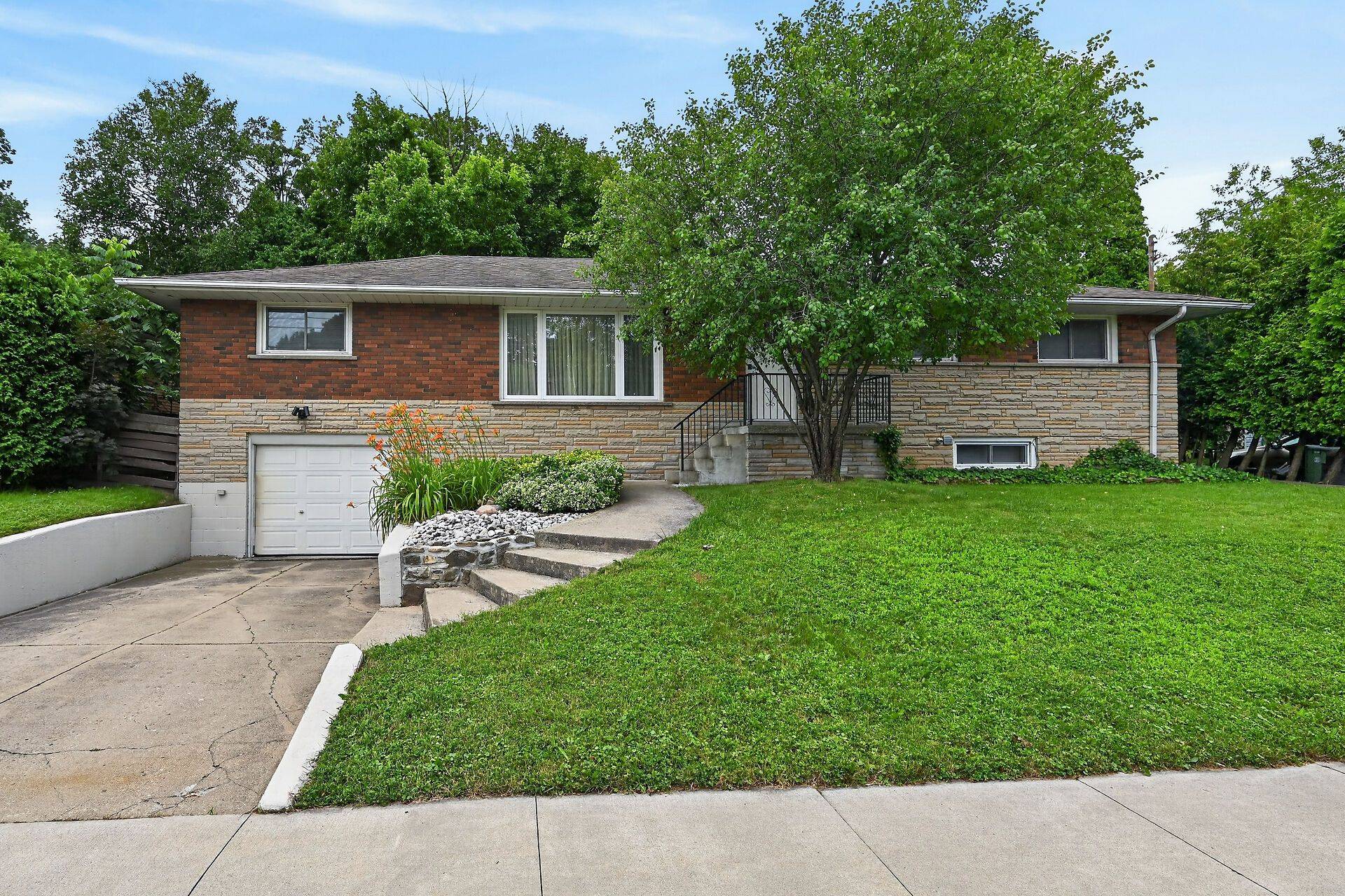 27 Ainslie AVE, Hamilton, ON L8S 2J5