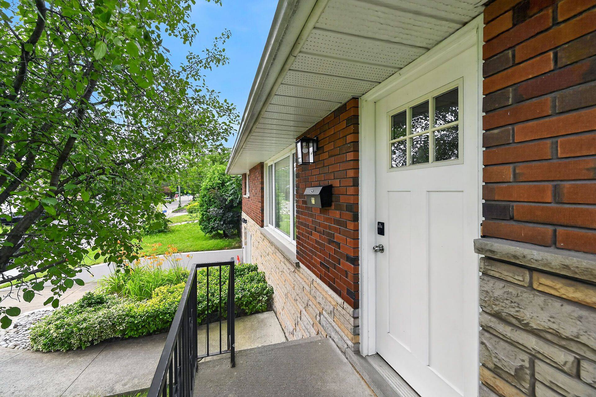 27 Ainslie AVE, Hamilton, ON L8S 2J5