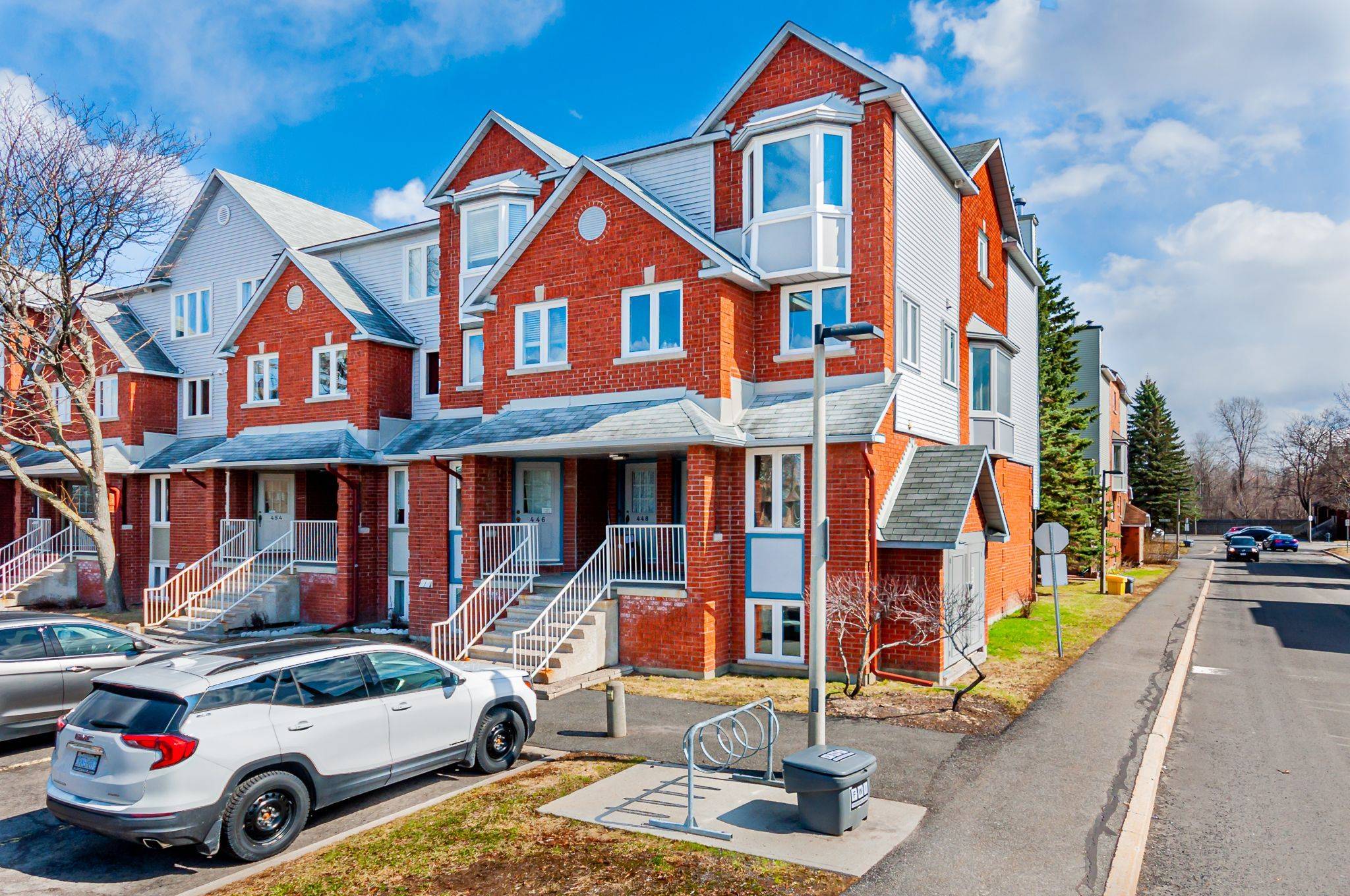 442 Briston Private, Hunt Club - South Keys And Area, ON K1G 5R4