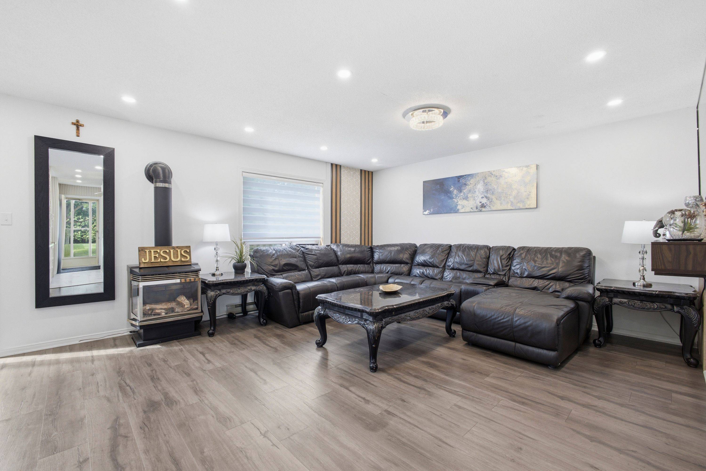 65 Scott ST #2, East Luther Grand Valley, ON L9W 5X3