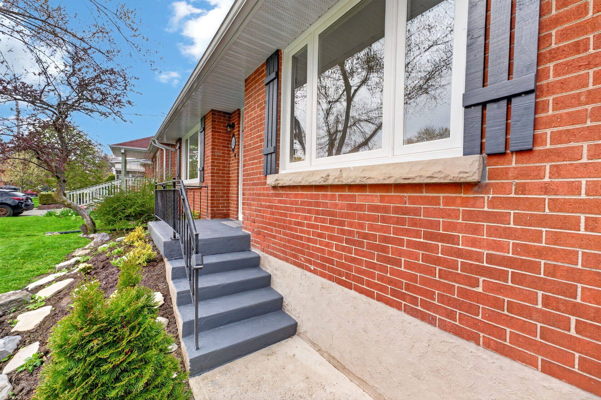 439 College ST, Kingston, ON K7L 4M8