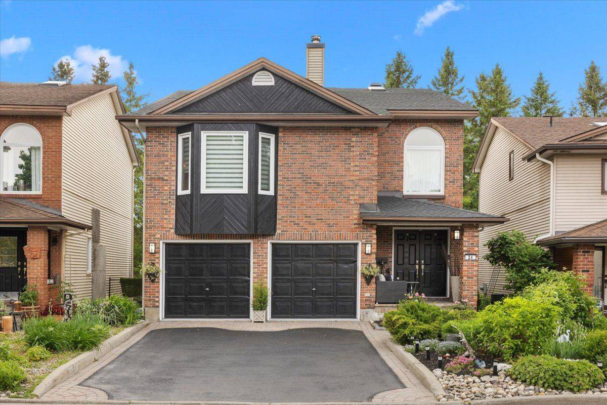24 HACKETT ST, Hunt Club - Windsor Park Village And Area, ON K1V 0P7