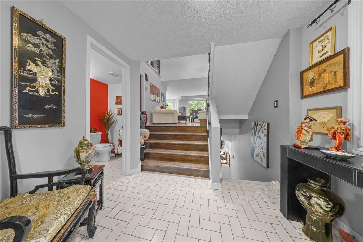 24 HACKETT ST, Hunt Club - Windsor Park Village And Area, ON K1V 0P7