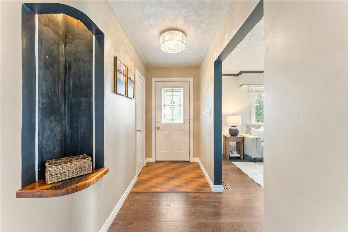 121 Nappadale ST, Kawartha Lakes, ON K0M 2T0