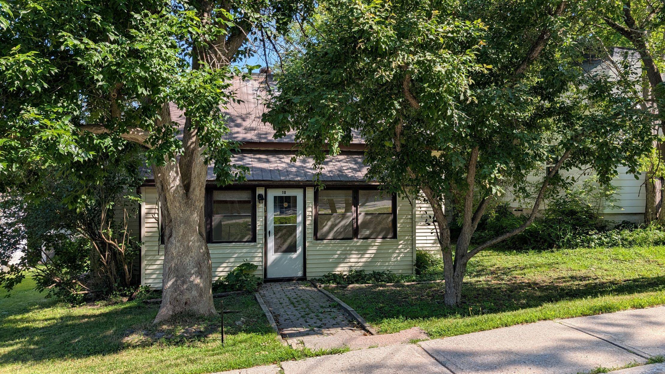 18 Susan ST W, Huntsville, ON P1H 1X4